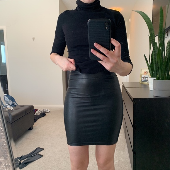 Aritzia Wilfred faux Leather Skirt - Picture 2 of 2